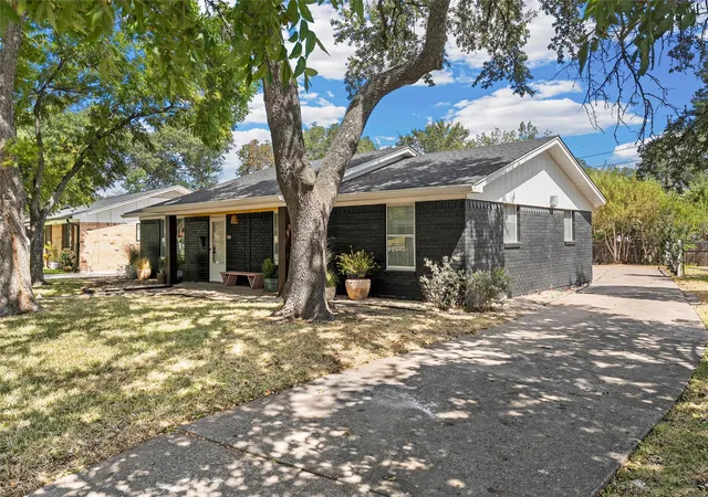 Photo 2 of Single family home for sale at 5831 Caldwell St, Waco, TX 76710 | MLS# 21380883 | Listing updated on 2026-09-10