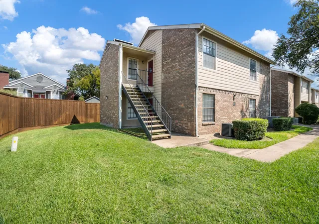 Photo 2 of Condo for sale at 4748 Old Bent Tree Ln #802, Dallas, TX 75287 | MLS# 21371317 | Listing updated on 2026-09-10