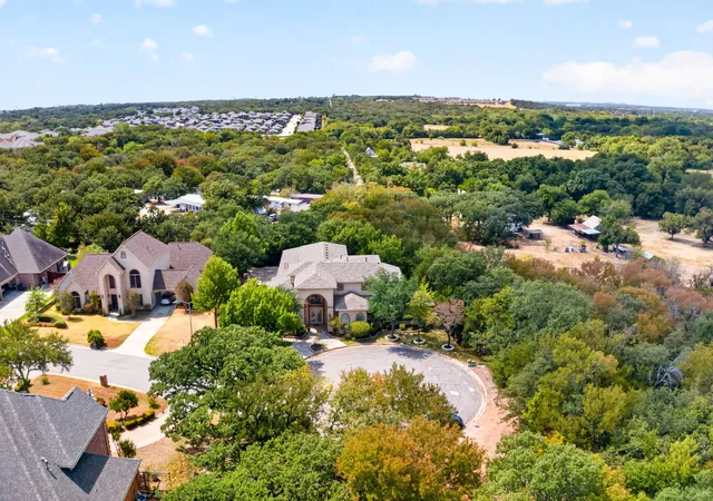 Photo 2 of Single family home for sale at 544 Waterchase Dr, Fort Worth, TX 76120 | MLS# 21380366 | Listing updated on 2026-09-10
