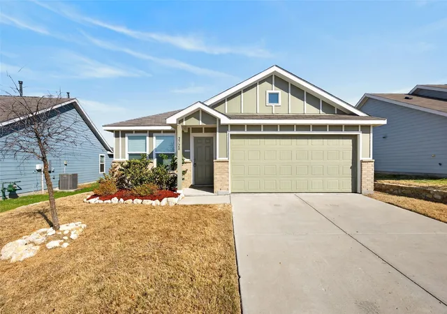 Photo 2 of Single family home for sale at 2728 Starwater Dr, Fort Worth, TX 76179 | MLS# 21382031 | Listing updated on 2026-09-11