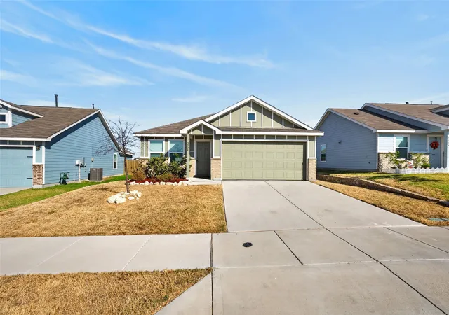 Photo 3 of Single family home for sale at 2728 Starwater Dr, Fort Worth, TX 76179 | MLS# 21382031 | Listing updated on 2026-09-11