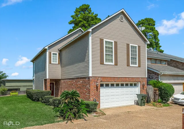 Photo 2 of Single family home for sale at 5721 S Lakeshore Dr, Shreveport, LA 71119 | MLS# 21382038 | Listing updated on 2026-09-20