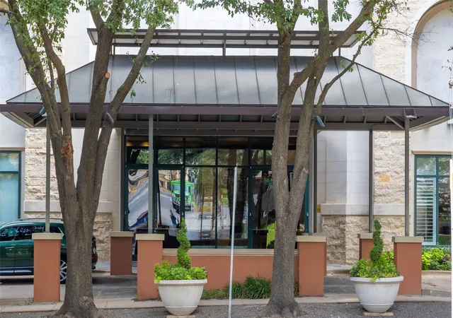 Photo 2 of Condo for sale at 2828 Hood St #707, Dallas, TX 75219 | MLS# 21376324 | Listing updated on 2026-09-09