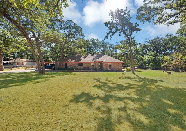 Photo 1 of Single family home for sale at 725 Greenwood Cut Off Rd, Weatherford, TX 76088 | MLS# 21381308 | Listing updated on 2026-10-04