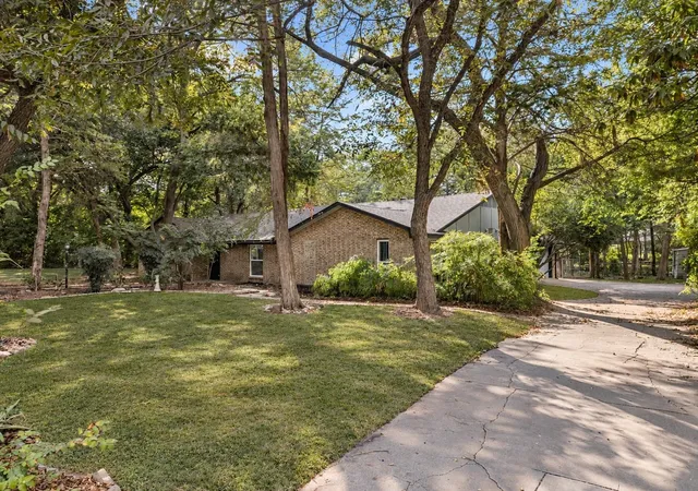 Photo 1 of Single family home for sale at 1018 Randy Rd, Cedar Hill, TX 75104 | MLS# 21376041 | Listing updated on 2026-09-10