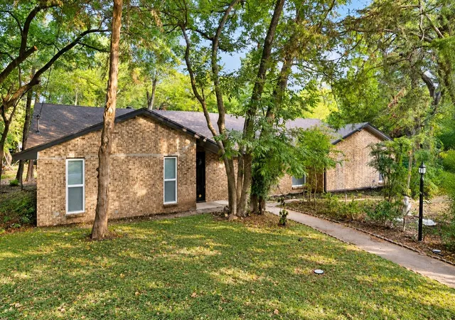 Photo 2 of Single family home for sale at 1018 Randy Rd, Cedar Hill, TX 75104 | MLS# 21376041 | Listing updated on 2026-09-10