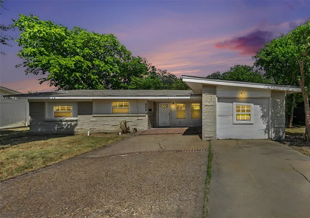 Photo 1 of Single family home for sale at 5504 Wheaton Dr, Fort Worth, TX 76133 | MLS# 21381193 | Listing updated on 2026-09-10