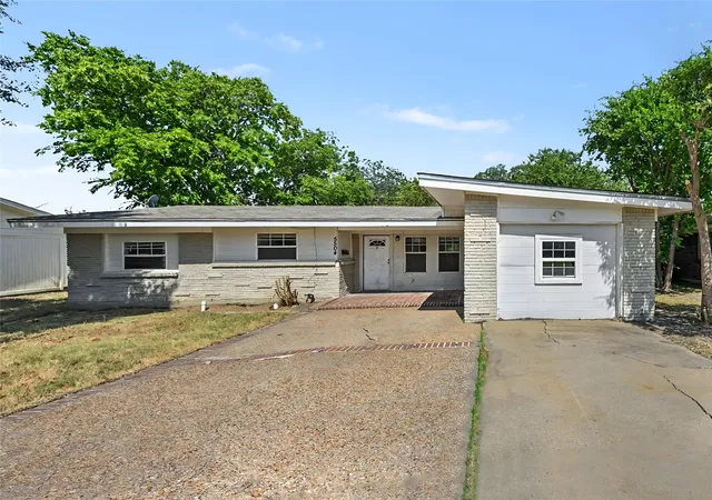 Photo 2 of Single family home for sale at 5504 Wheaton Dr, Fort Worth, TX 76133 | MLS# 21381193 | Listing updated on 2026-09-10