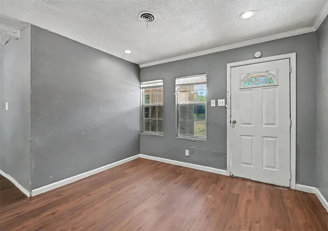 Photo 4 of Single family home for sale at 5504 Wheaton Dr, Fort Worth, TX 76133 | MLS# 21381193 | Listing updated on 2026-09-10
