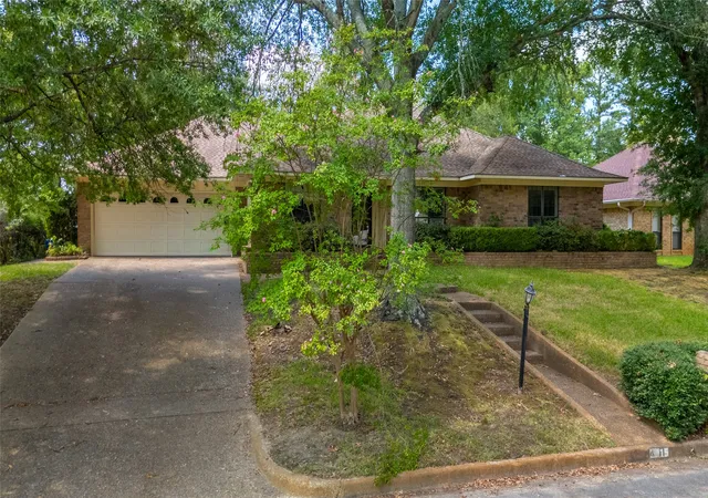 Photo 2 of Single family home for sale at 4915 Pine Knoll St, Tyler, TX 75703 | MLS# 21380704 | Listing updated on 2026-09-29