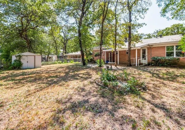 Photo 2 of Single family home for sale at 608 Woodcrest Dr, Hurst, TX 76053 | MLS# 21375251 | Listing updated on 2026-09-10