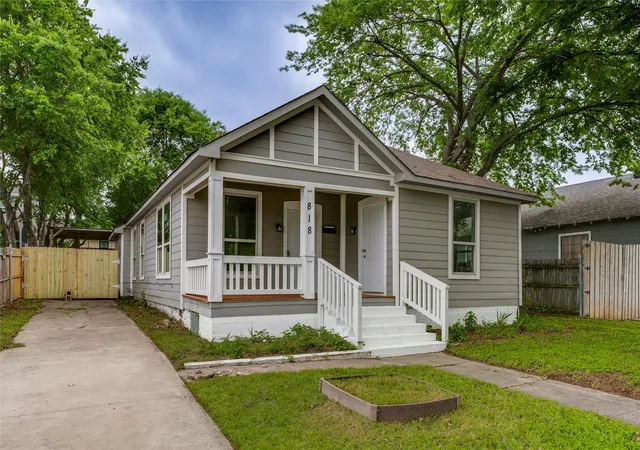 Single family home for sale at 818 E Woodin Blvd, Dallas, TX 75216 | MLS# 21382045
