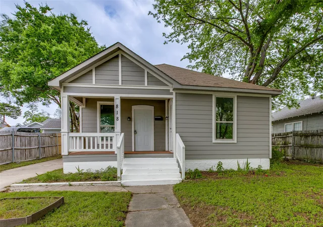 Photo 1 of Single family home for sale at 818 E Woodin Blvd, Dallas, TX 75216 | MLS# 21382045 | Listing updated on 2026-09-10