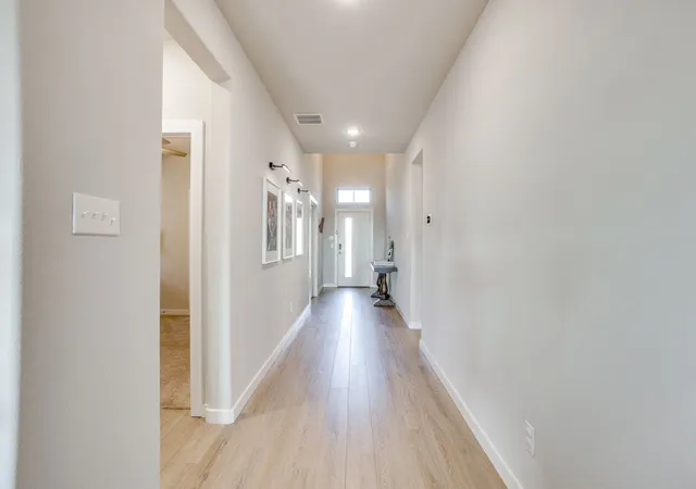 Photo 3 of Single family home for sale at 5577 Summit Crk Rd, Fort Worth, TX 76126 | MLS# 21382105 | Listing updated on 2026-09-20