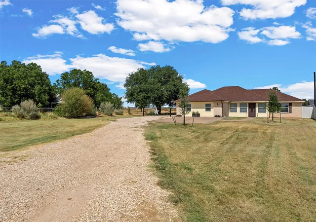 Photo 2 of Single family home for sale at 1478 Galaxy Rd, Woodway, TX 76712 | MLS# 21381971 | Listing updated on 2026-09-10