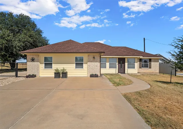 Photo 3 of Single family home for sale at 1478 Galaxy Rd, Woodway, TX 76712 | MLS# 21381971 | Listing updated on 2026-09-10