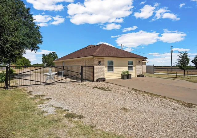 Photo 3 of Single family home for sale at 1478 Galaxy Rd, Woodway, TX 76712 | MLS# 21381971 | Listing updated on 2026-09-10