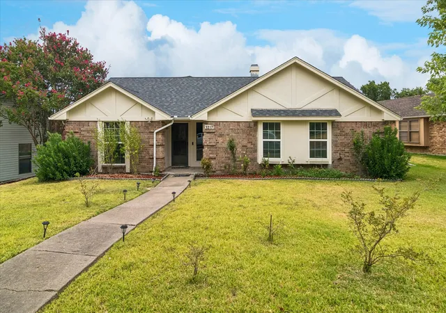 Photo 1 of Single family home for sale at 3217 Colby Cir, Mesquite, TX 75149 | MLS# 21377680 | Listing updated on 2026-09-11