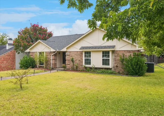 Photo 2 of Single family home for sale at 3217 Colby Cir, Mesquite, TX 75149 | MLS# 21377680 | Listing updated on 2026-09-11