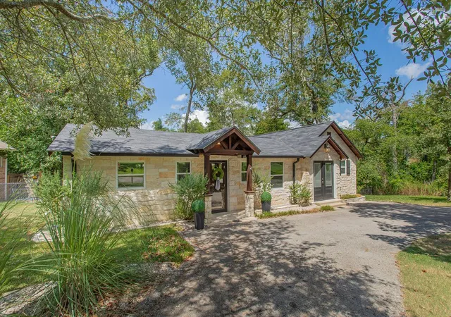 Photo 3 of Single family home for sale at 224 Hideaway Ln E, Lindale, TX 75771 | MLS# 21382158 | Listing updated on 2026-09-10