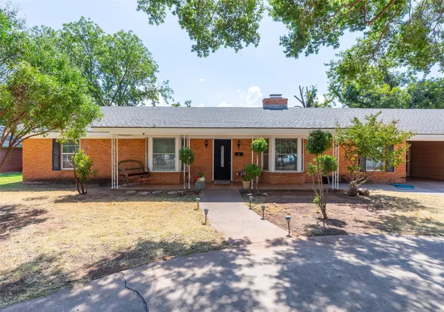 Photo 1 of Single family home for sale at 10 Harvard Pl, Abilene, TX 79603 | MLS# 21382073 | Listing updated on 2026-09-13