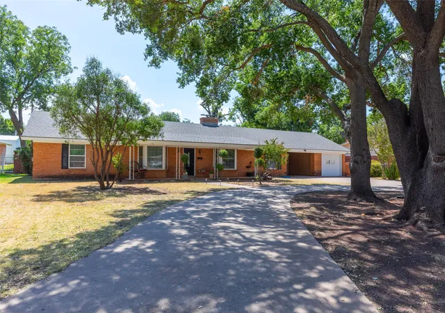 Photo 2 of Single family home for sale at 10 Harvard Pl, Abilene, TX 79603 | MLS# 21382073 | Listing updated on 2026-09-13
