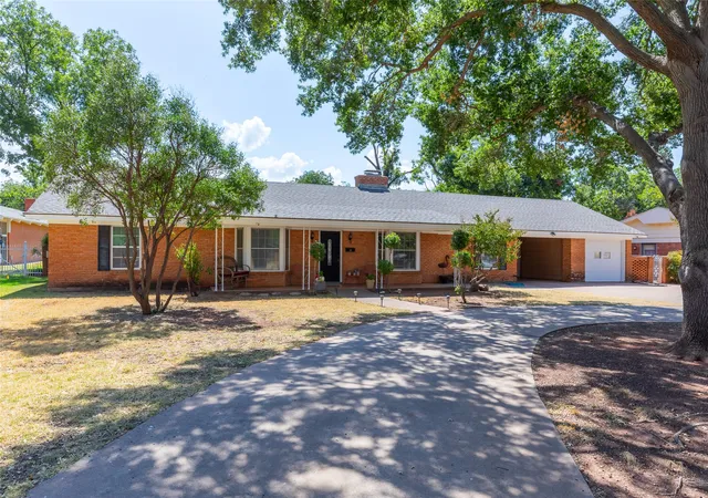Photo 3 of Single family home for sale at 10 Harvard Pl, Abilene, TX 79603 | MLS# 21382073 | Listing updated on 2026-09-13