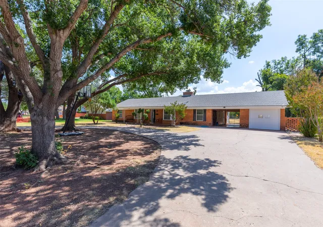 Photo 3 of Single family home for sale at 10 Harvard Pl, Abilene, TX 79603 | MLS# 21382073 | Listing updated on 2026-09-13