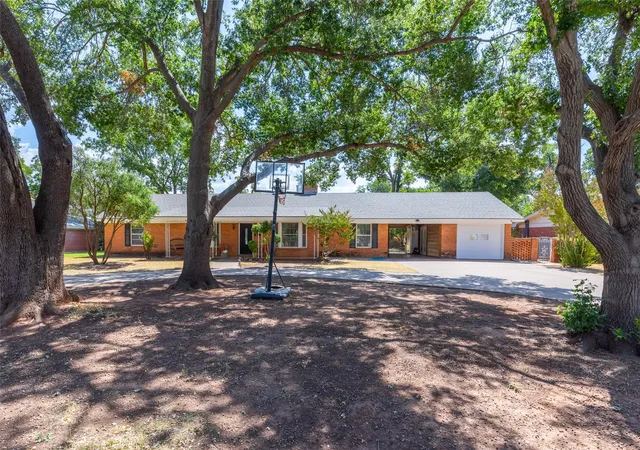 Photo 4 of Single family home for sale at 10 Harvard Pl, Abilene, TX 79603 | MLS# 21382073 | Listing updated on 2026-09-13