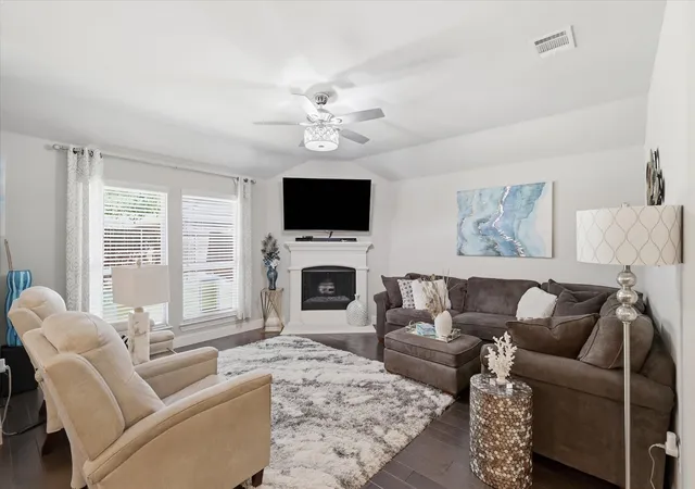 Photo 2 of Single family home for sale at 4009 Wavertree Rd, Frisco, TX 75036 | MLS# 21382114 | Listing updated on 2026-09-10