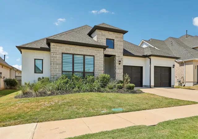 Photo 2 of Single family home for sale at 1312 Redbrick Ln, Justin, TX 76247 | MLS# 21377169 | Listing updated on 2026-09-12