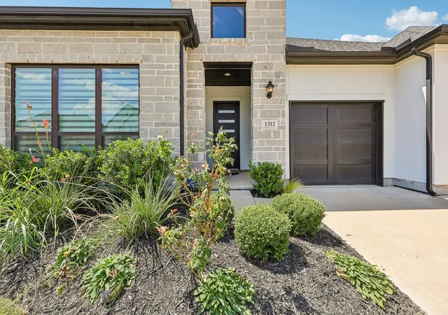 Photo 3 of Single family home for sale at 1312 Redbrick Ln, Justin, TX 76247 | MLS# 21377169 | Listing updated on 2026-09-12