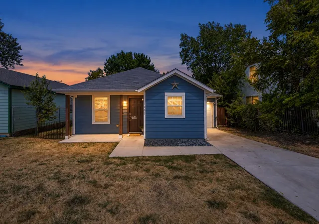 Single family home for sale at 1005 E Harvey Ave, Fort Worth, TX 76104 | MLS# 21381882