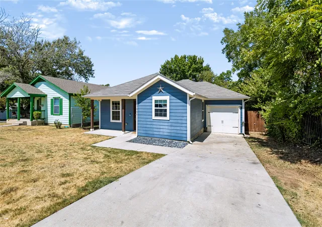 Photo 3 of Single family home for sale at 1005 E Harvey Ave, Fort Worth, TX 76104 | MLS# 21381882 | Listing updated on 2026-09-11