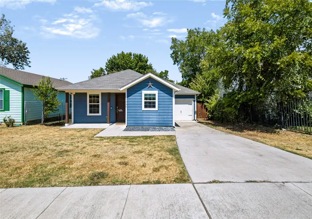 Photo 4 of Single family home for sale at 1005 E Harvey Ave, Fort Worth, TX 76104 | MLS# 21381882 | Listing updated on 2026-09-11