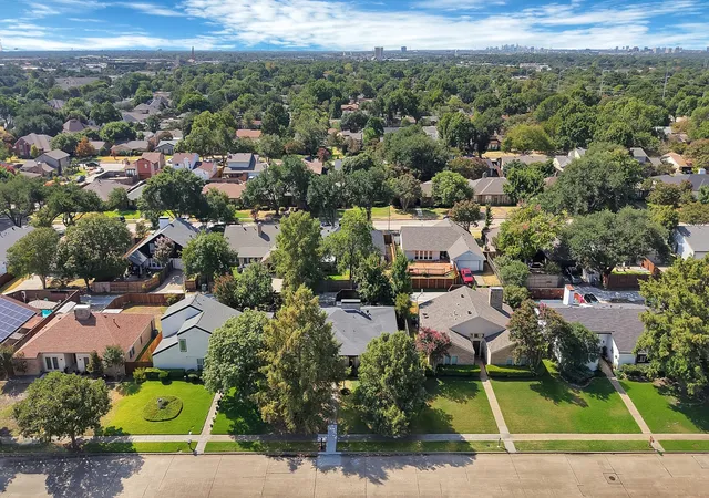 Photo 2 of Single family home for sale at 413 Campbell Ct, Richardson, TX 75080 | MLS# 21381588 | Listing updated on 2026-09-12