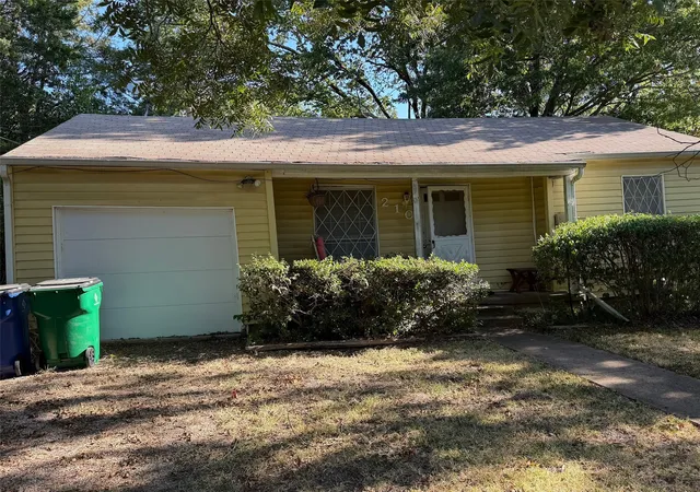 Photo 1 of Sale Pending at 210 Almond St, Waxahachie, TX 75165 | MLS# 21381884 | Listing updated on 2026-09-17
