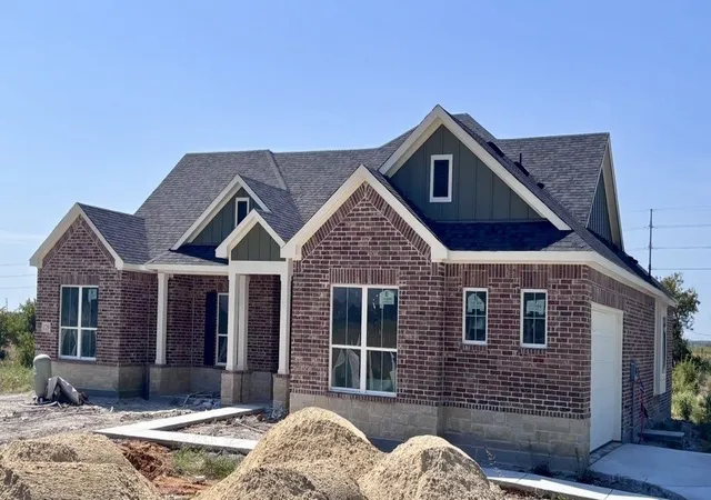 Photo 1 of Single family home for sale at 129 Fan Ml Trl, Weatherford, TX 76085 | MLS# 21381914 | Listing updated on 2026-09-09