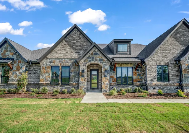 Photo 1 of Single family home for sale at 614 Hondo Xing, Weatherford, TX 76087 | MLS# 21382184 | Listing updated on 2026-09-10