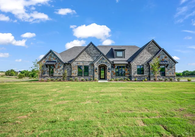 Photo 2 of Single family home for sale at 614 Hondo Xing, Weatherford, TX 76087 | MLS# 21382184 | Listing updated on 2026-09-10