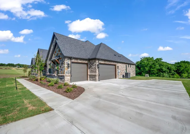 Photo 4 of Sale Pending at 614 Hondo Xing, Weatherford, TX 76087 | MLS# 21382184 | Listing updated on 2026-10-06