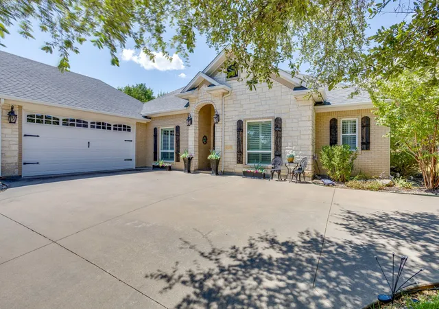Photo 2 of Single family home for sale at 8528 Summerhill Ln, Cleburne, TX 76033 | MLS# 21382070 | Listing updated on 2026-09-11