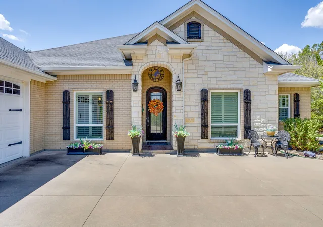 Photo 3 of Single family home for sale at 8528 Summerhill Ln, Cleburne, TX 76033 | MLS# 21382070 | Listing updated on 2026-09-11