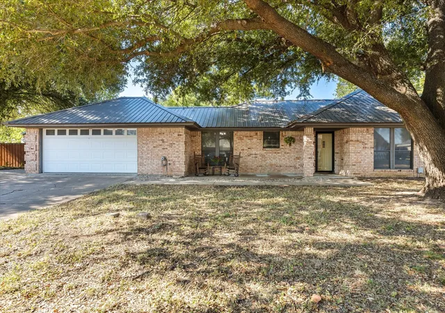 Photo 1 of Single family home for sale at 111 Wheeler St, Glen Rose, TX 76043 | MLS# 21382225 | Listing updated on 2026-09-10