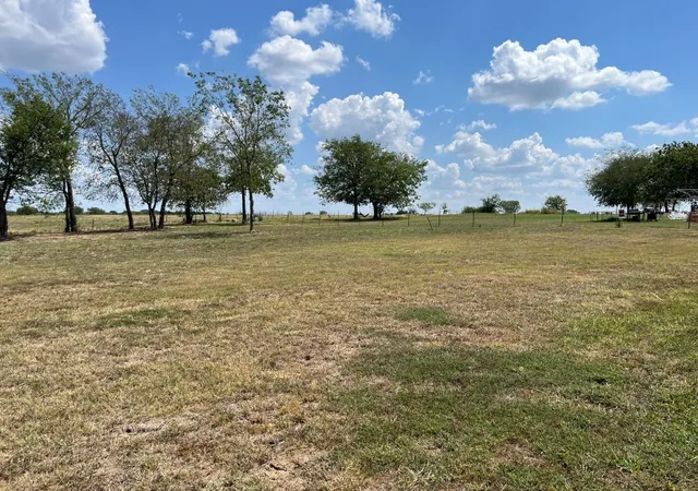 Photo 3 of Manufactured home for sale at 611 E Broadmore Ave, Wills Point, TX 75169 | MLS# 21382241 | Listing updated on 2026-09-10