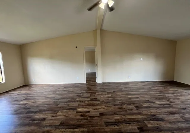 Photo 3 of Manufactured home for sale at 611 E Broadmore Ave, Wills Point, TX 75169 | MLS# 21382241 | Listing updated on 2026-09-10
