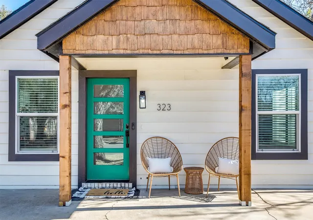 Photo 3 of Single family home for sale at 323 S Hannaford St, Granbury, TX 76048 | MLS# 21382230 | Listing updated on 2026-09-11