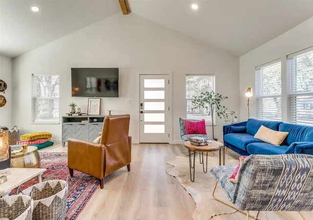 Photo 4 of Single family home for sale at 323 S Hannaford St, Granbury, TX 76048 | MLS# 21382230 | Listing updated on 2026-09-11