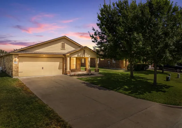 Photo 1 of Sale Pending at 9933 Iron Horse Trl, Waco, TX 76708 | MLS# 21381959 | Listing updated on 2026-09-17