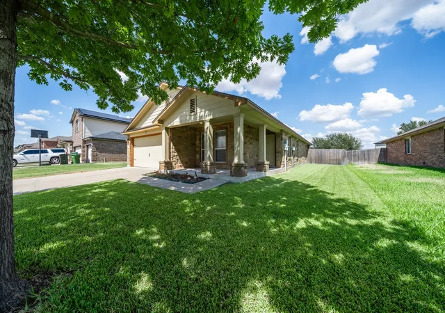 Photo 3 of Sale Pending at 9933 Iron Horse Trl, Waco, TX 76708 | MLS# 21381959 | Listing updated on 2026-09-17